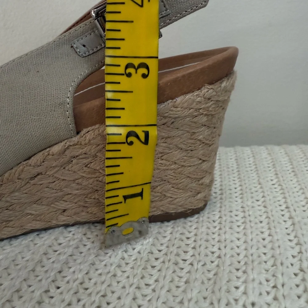 Vionic Coralina Beige Espadrille Wedge Slingback in size 9